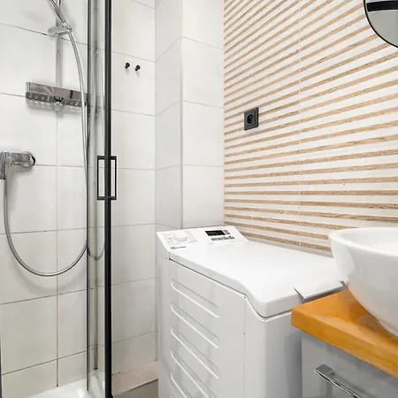 Comfortable In The Centre Of Close To The Mtp By Renters