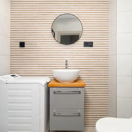 Comfortable In The Centre Of Close To The Mtp By Renters Lägenhet *